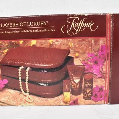 RaffinÃ¨e 2-Tier Lacquer Chest, Perfume Missing, Crest Tooth cleaning Kit - New