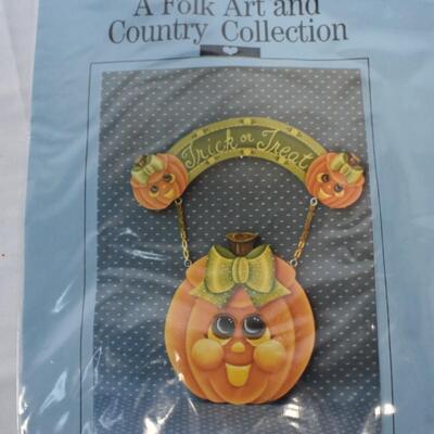 Halloween Wood DÃ©cor Kits: Folk Art and Country Collections with Extra Pieces