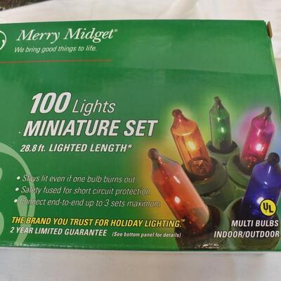 4 Boxes Multi Color Holiday Light Strands, Indoor Outdoor 140/100 count - New