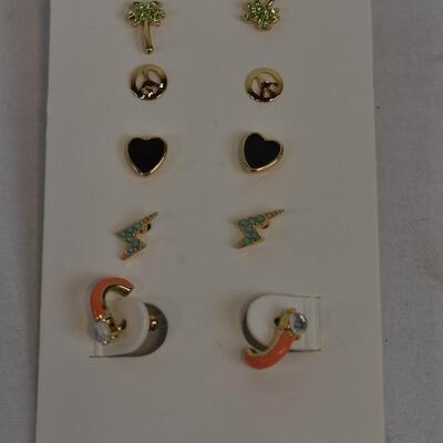 6 pc Costume Jewelry: Elastic Beaded Bracelet + set of 5 pairs of earrings - New