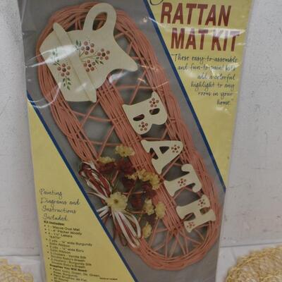 10 pc Craft/Decor Lot: Oval Rattan Mat Kit, 6 Oval mats, Geese/Pig/Basket - New
