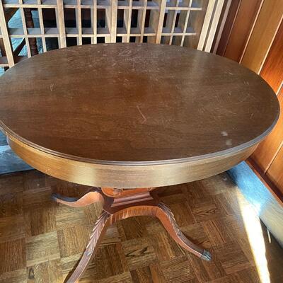Oval harp pedestal table