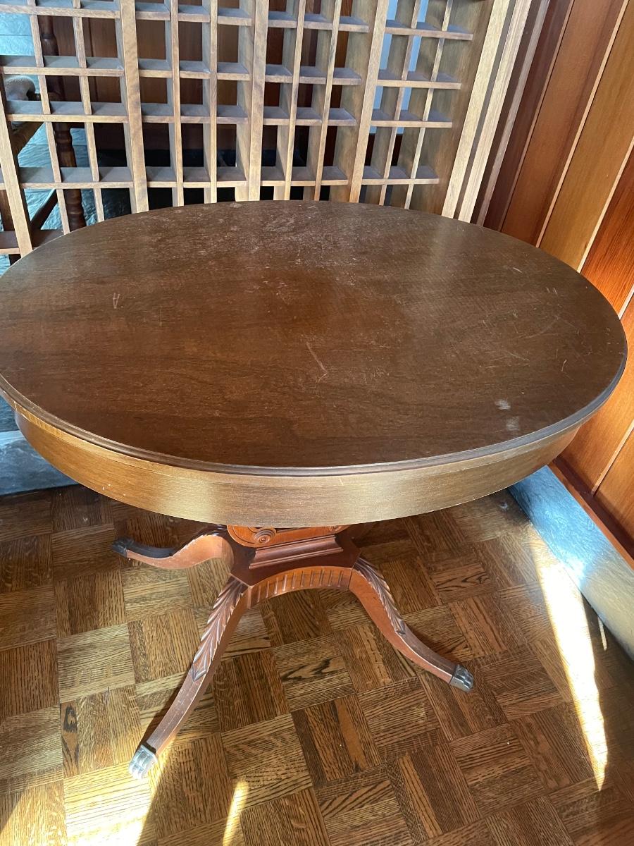 Oval harp pedestal table | EstateSales.org