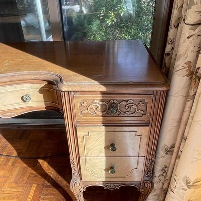 Gorgeous four poster queen bedroom set with bureau and desk