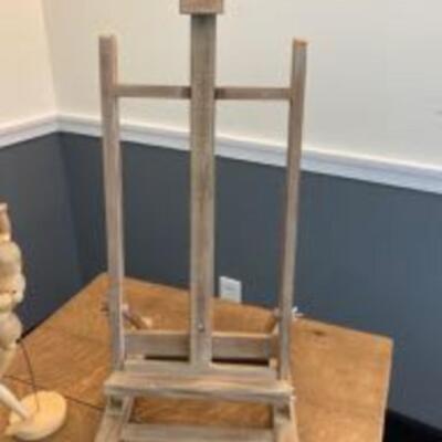 Art Lot: Easel + Model