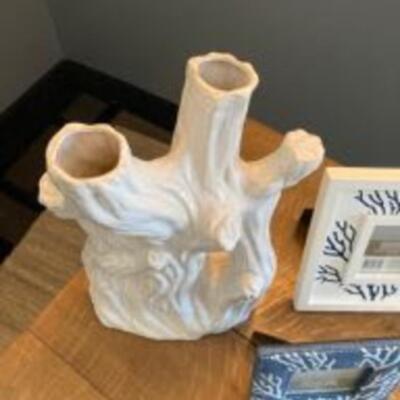 Vase + Frames
