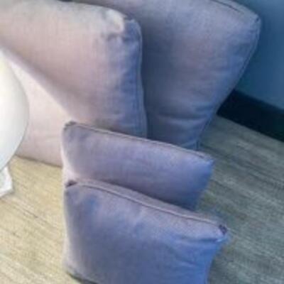 4 Cushions + Lamp