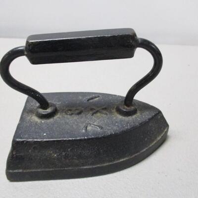 Antique Cast Iron Sad Iron 8 I X L