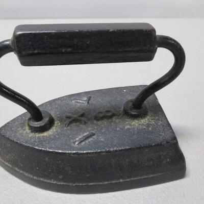Antique Cast Iron Sad Iron 8 I X L