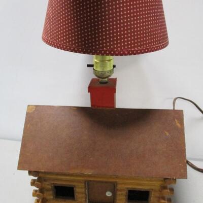 Log Cabin With Lamp Fixture