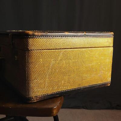 Lot 5: Vintage VOGUE Custom Travel Suitcase Home DecÃ³r
