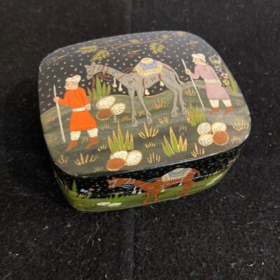 Vintage Hand Painted Trinket Box 3.5â€ x 3â€