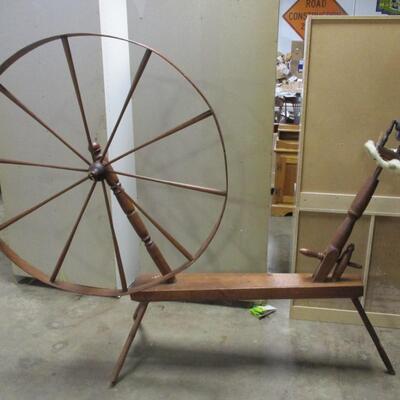 Large Primitive Antique Spinning Wheel