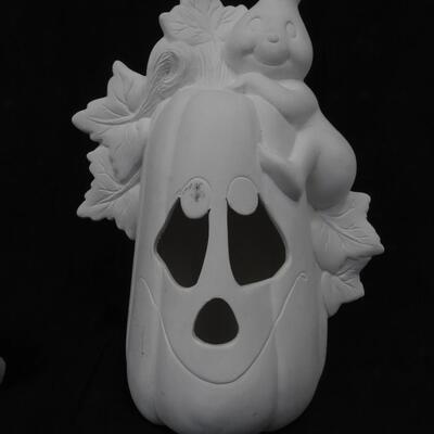 12 pc Ceramics, Fired, Some Ready To Paint, Halloween, Spiders, Pumpkins