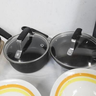 16 pc Kitchen Pyrex, 2i Pans, Turkey Roasting Pan, Ice Trays, Sunbeam Oskar