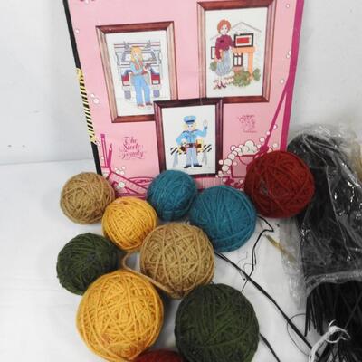 Craft Lot, Wheat, Markers, Pencils, Yarn, Tool Cup Tray