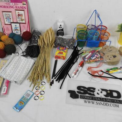 Craft Lot, Wheat, Markers, Pencils, Yarn, Tool Cup Tray