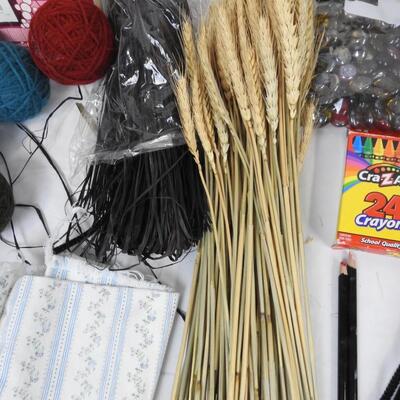 Craft Lot, Wheat, Markers, Pencils, Yarn, Tool Cup Tray
