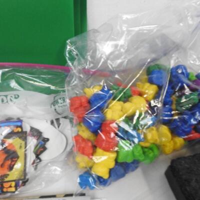 16 pc Teaching Supplies, Blocks, Dry Erasers, Fabric Pocket Chart