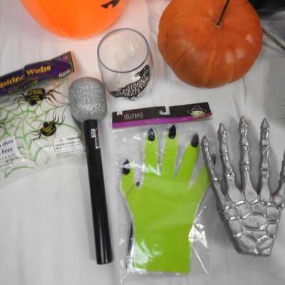 21 pc Halloween Lot: Jack-O-Lanterns, Signs, Spider Webs