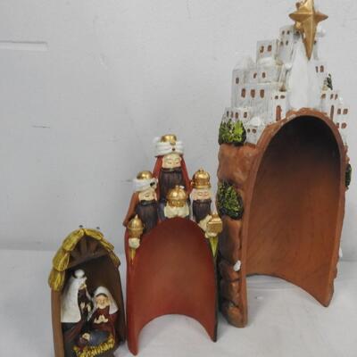 14 pc Holiday Lot: Nesting Nativity Decor, Ribbon, Note Pads, Assorted Ornament