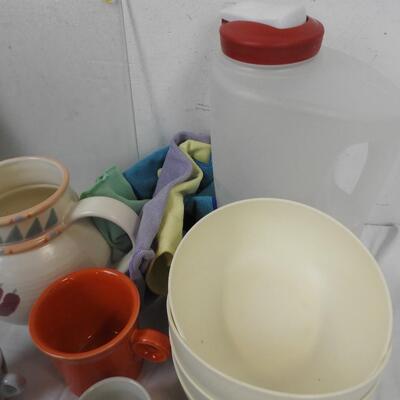 21 pc Kitchen, Frying Pan, Ceramic Pitcher, Small Mugs, Bowls, Cutting Board