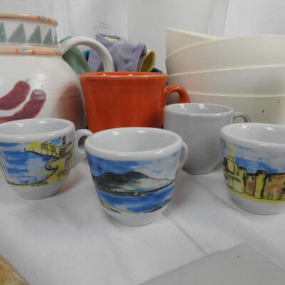 21 pc Kitchen, Frying Pan, Ceramic Pitcher, Small Mugs, Bowls, Cutting Board