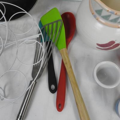 21 pc Kitchen, Frying Pan, Ceramic Pitcher, Small Mugs, Bowls, Cutting Board