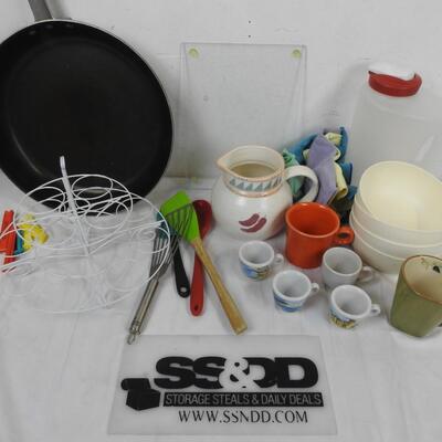21 pc Kitchen, Frying Pan, Ceramic Pitcher, Small Mugs, Bowls, Cutting Board