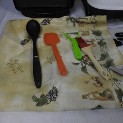 10 pc Kitchen Lot: Rival Skillet, Presto Electric Fry Pan, Utensils