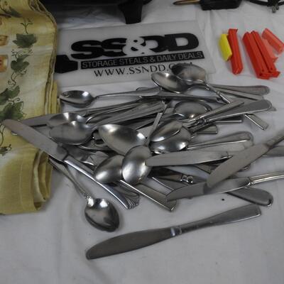 10 pc Kitchen Lot: Rival Skillet, Presto Electric Fry Pan, Utensils