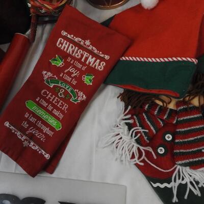 19+ Holiday Lot: Cookies and Cocoa Sign, Metal Basket, Wreath