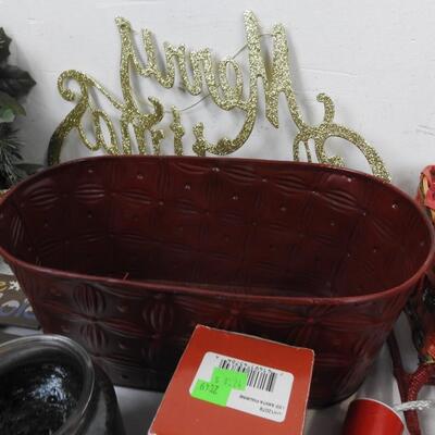 19+ Holiday Lot: Cookies and Cocoa Sign, Metal Basket, Wreath