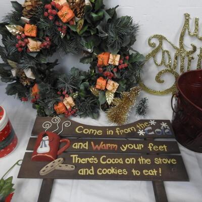 19+ Holiday Lot: Cookies and Cocoa Sign, Metal Basket, Wreath
