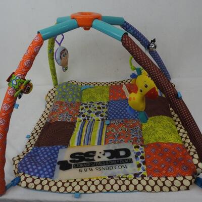 Kid Play Pad with Poles to Hang Toys, Infantino, Retractable Top