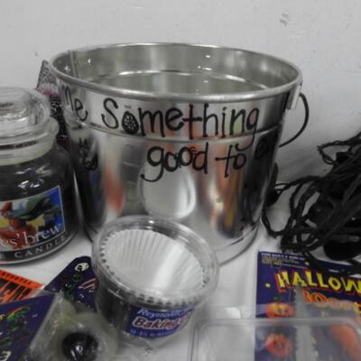 15+ Halloween Lot: Metal Bucket, Lights, Sticky Eyeballs, Skeleton Toys