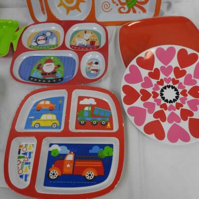 Kitchen Lot: 3 Divided Portion Plates, 2 Valentine Plates, 3 Coconut Cups, 2 Floral Trays