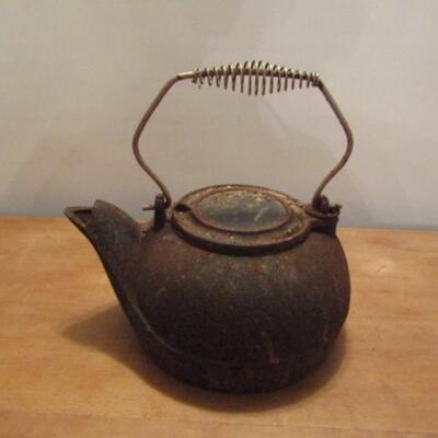 Cast Iron Kettle/Wood Stove Humidifier with Swivel Lid