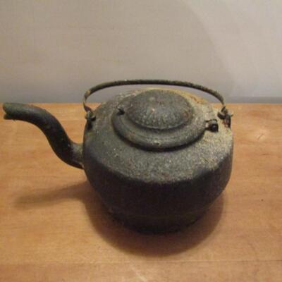 Cast Iron Kettle with Hinged Lid