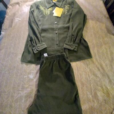 1 New Bob Mackie 2 Pc Olive  Green Pants Set Size L