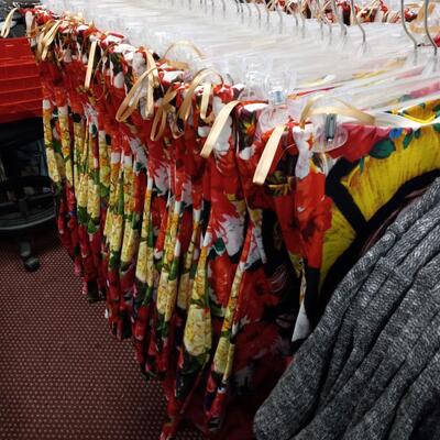 1 Lot of 100 Pcs of New clothes Women's and Girls  Assorted Styles