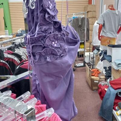 1 Lot of 100 Pcs of New clothes Women's and Girls  Assorted Styles