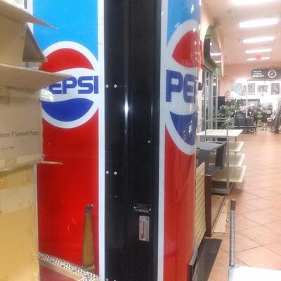 1 Older  Large Pepsi Soda Machine (Missing Key)