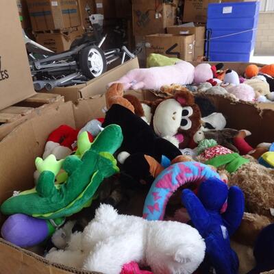 1 Pallet  lot of Soft toys over 50 Assorted Teddy Bears and Plush  Animals