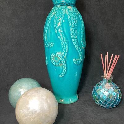 Lot 86  Aqua Decor w/ Octopus Jar
