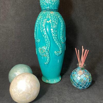 Lot 86  Aqua Decor w/ Octopus Jar