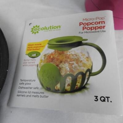 8 pc Kitchen, Sandwich Maker, Hamburger Trays, Microwave Popcorn Popper, Skillet