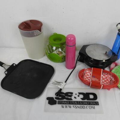 8 pc Kitchen, Sandwich Maker, Hamburger Trays, Microwave Popcorn Popper, Skillet