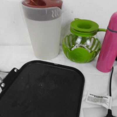 8 pc Kitchen, Sandwich Maker, Hamburger Trays, Microwave Popcorn Popper, Skillet