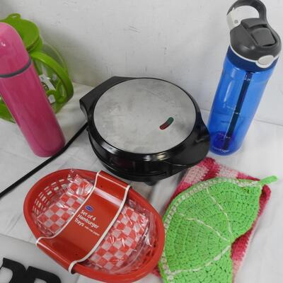 8 pc Kitchen, Sandwich Maker, Hamburger Trays, Microwave Popcorn Popper, Skillet